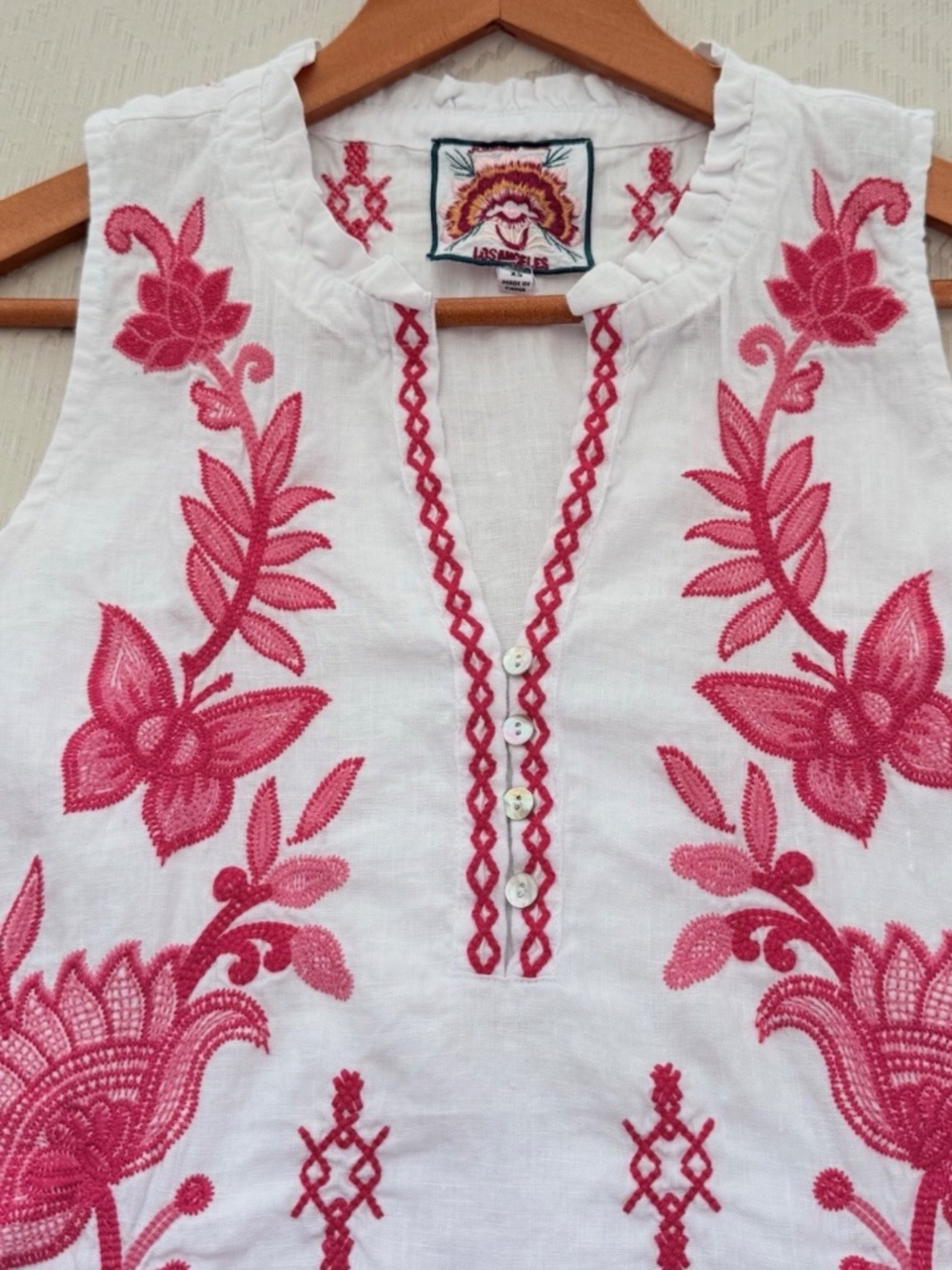Johnny Was XS White Linen Tank with Red Embroidery Sleeveless Top V Neck Pretty! - Picture 8 of 8